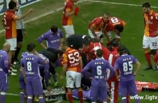ВИДЕО: Дрогба в болница след мача, посети контузен съперник