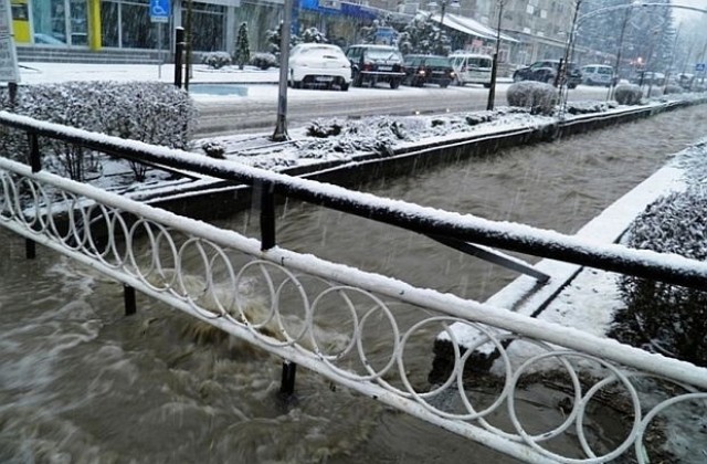 Реките в Разлог и Баня преляха