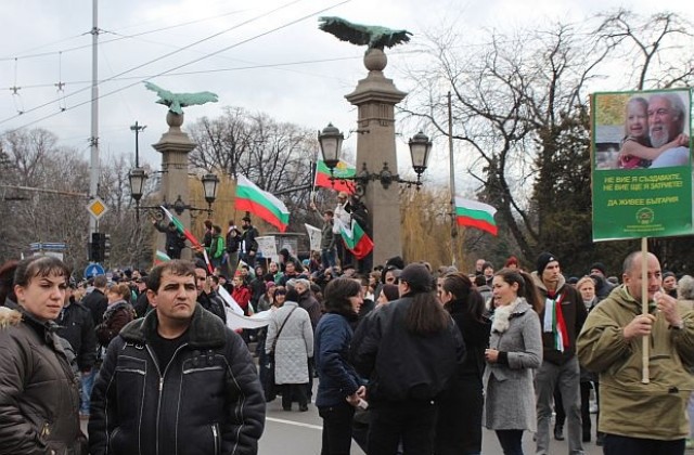 Продължават протестите срещу монополите