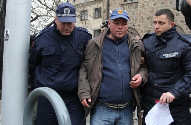 Полицията задържа пиян мъж с пистолет пред президентството