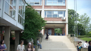 Уволниха дисциплинарно преподавателката псувала студенти във ВТУ