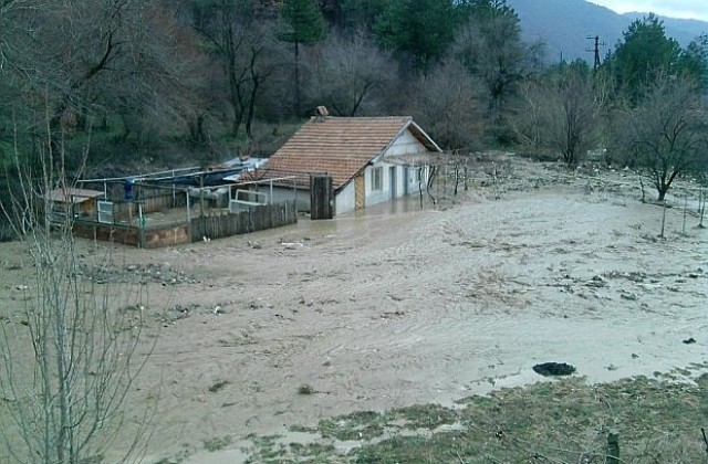 Пороят потопи вили край Благоевград