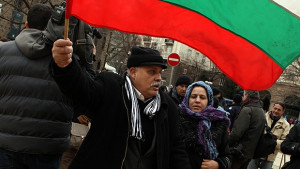 Мъж заплаши да се самозапали пред президентството в София