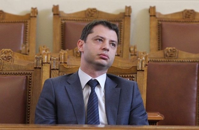 Намаляват цената на тока от 1 март