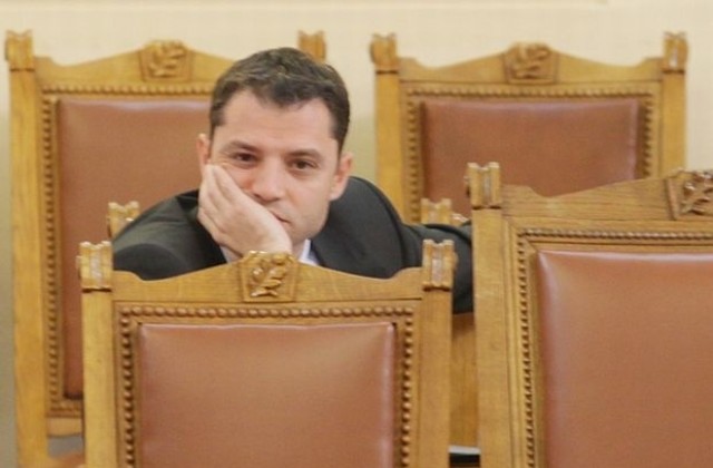 Подозират касоразбивача Пушкаров за откраднатия сейф на министъра в оставка Делян Добрев