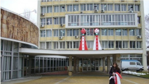 Гигантските Пижо и Пенда отново на димитровградското кметство