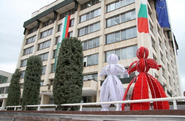 Пижо и Пенда  пред общината