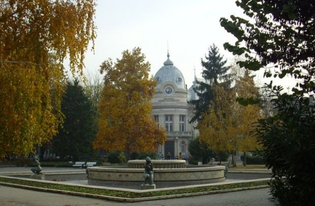 Справочници на 13 университета получени в Русенската библиотека