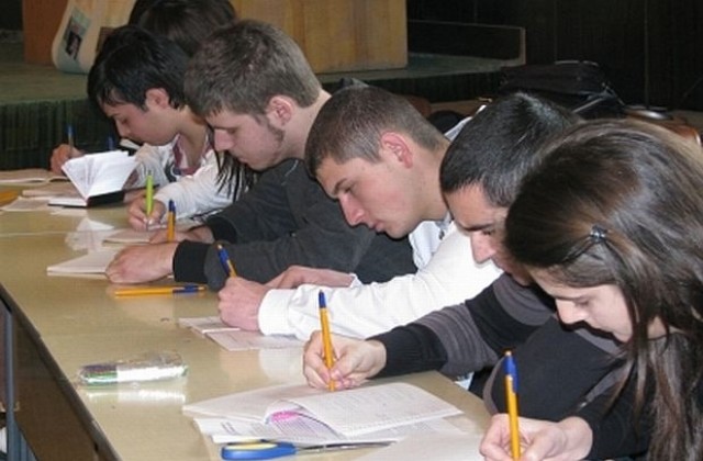 С ролева игра ученици се учат на вътрешен и външен контрол на фирма