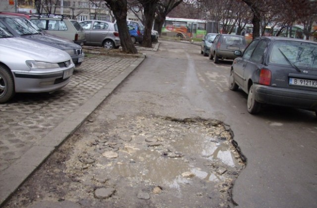 Приключи фрезоването на улиците, започват да асфалтират