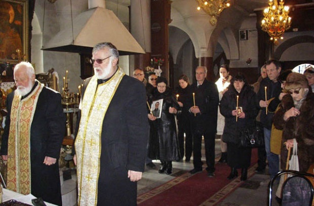 Отслужиха панихида за загиналите във влака София - Кардам