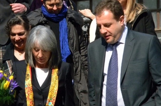 Попова: Погазването на правилата и неспазването на закона породиха днешната криза