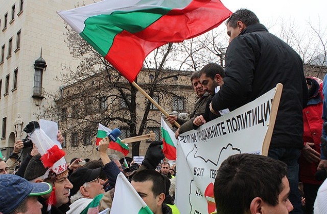 Публиката не харесва представлението, а то продължава 24-та година