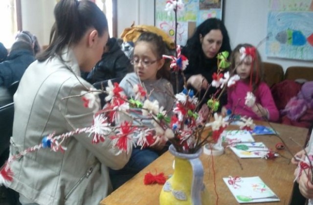 Подредиха изложба  „Баба Марта идва”