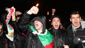 Протестиращи скочиха срещу Обществения съвет