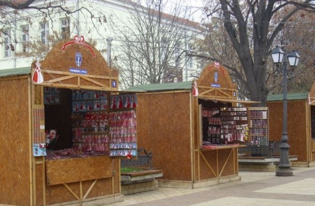 Купете мартеничка-подарете мечти на децата от Комплекса