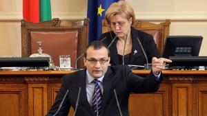 На първо четене телекомите не могат да ни налагат договори