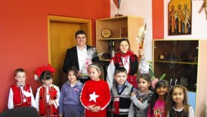 10метрова мартеница краси сградата на Община Струмяни