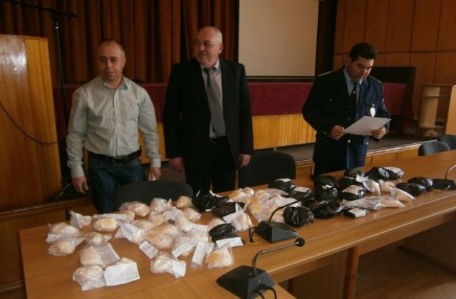Над 10 кг амфетамини скрити в кучешка колиба, откриха полицаи в Дяково