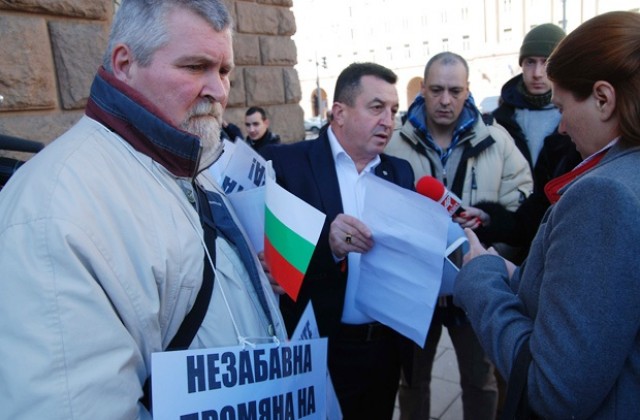 Протестиращите напуснаха съвета при президента