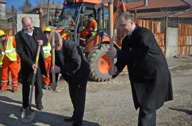 Обновяват 23 километра водопроводи и канализация в Тервел