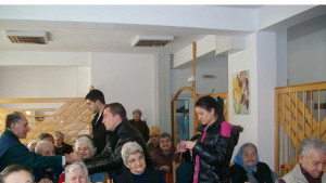 Партии подаряваха мартеници на деца и възрастни