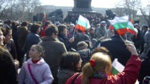Стотици русенци се събраха пред Паметника на Свободата на 3