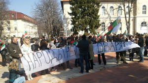 Протестиращи Чака ни тежък мач народът срещу държавата