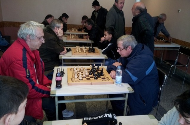 В Средец играха шах