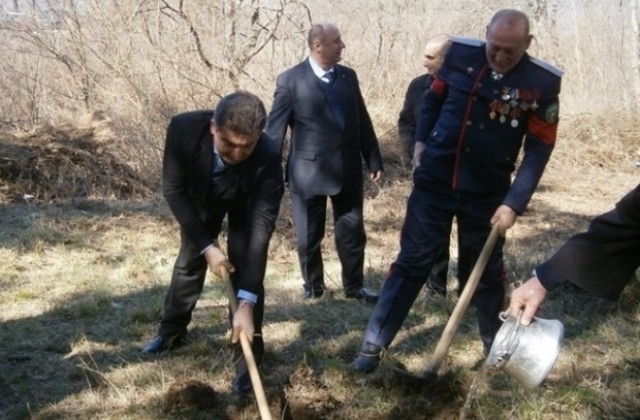 Направиха първа копка на мемориалния комплекс Казашки кръст край Елена