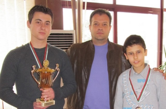 Радослав Димитров отново обра титлите при шахматистите до 20 години