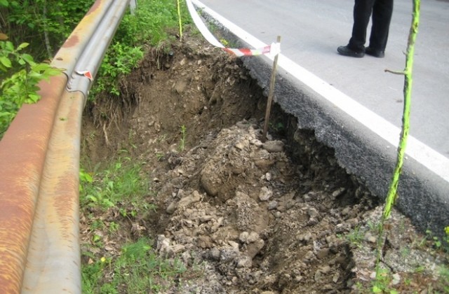 Близо половин милион лева получи Община Елена за борба със свлачища