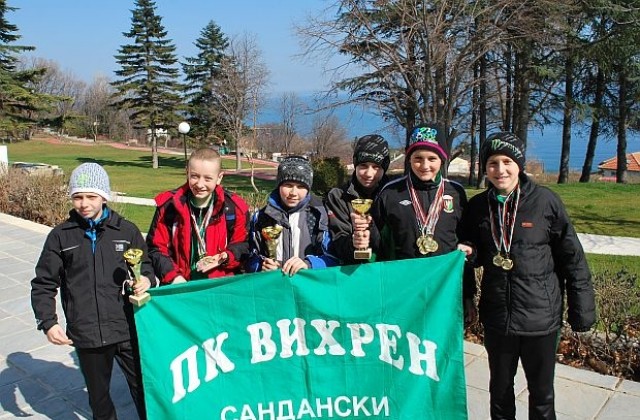 С купи и медали децата от Плувен клуб „Вихрен”  се завърнаха от Варна