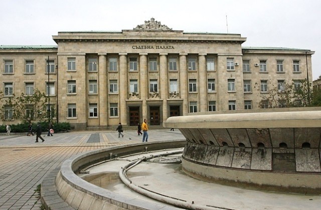 Родители осъдиха общината за смъртта на дъщеря си