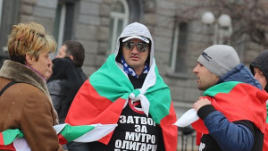 Бум в търсенето на български знамена покрай протестите