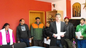Кметът на Струмяни подписа трудовите договори на 21 души