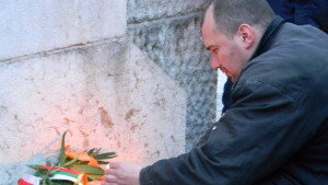 Великотърновци почетоха паметта на самозапалилите се Пламен и Траян