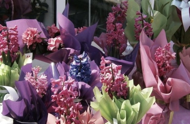 Изложба „Цветя за мама”