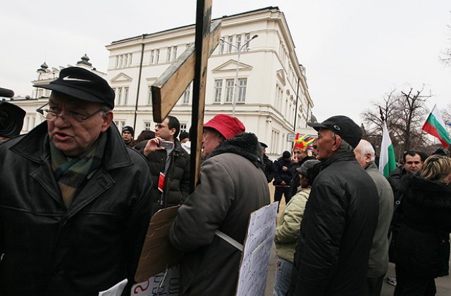 Протестиращи плашат с блокада на НС в събота, искат 65% по-високи пенсии