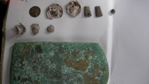 Двама задържани за нелегална търговия с антични предмети