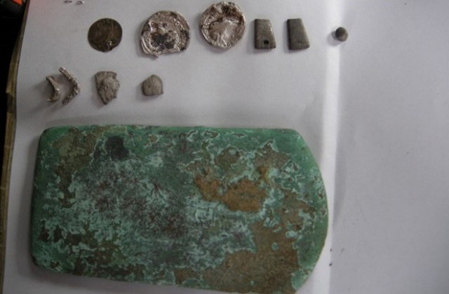 Двама задържани за нелегална търговия с антични предмети