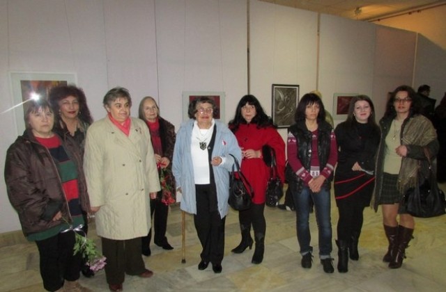 Осмомартенска изложба подредиха горнооряховски жени-творци