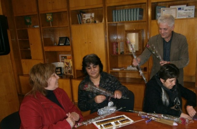 Методи Чимев подари цветя и поздрави приемните майки от Дупница