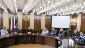 Общината дава рамо на клуб със съмнителна репутация