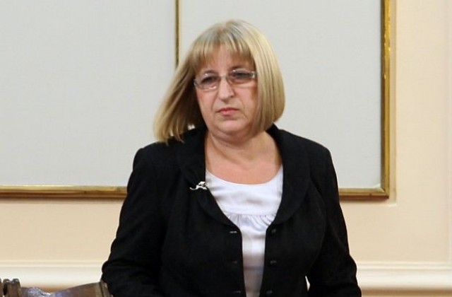 Цачева: Трябва да избегнем цикъла избори-протест