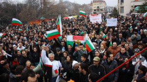 Протестите срещу монополите продължават рокери се събират срещу кмета