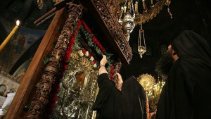 Чудотворната икона Пресвета Богородица Достойно есть пристига във Варна