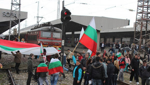 Протестиращите в София блокираха влакове на Централна гара