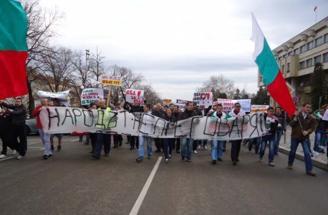 Поредният протест в Шумен бе насочен срещу ВиК - събра около 300 души
