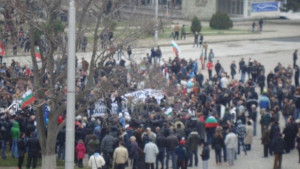 Протестиращите се завърнаха на площада